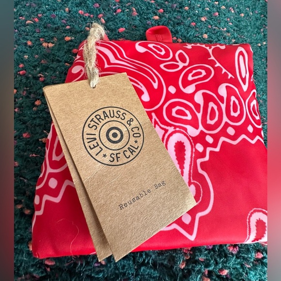 ‼️RARE‼️🎸Levi’s🎸🔥NWT🔥Bandana Tote Bag in Red - Picture 2 of 6